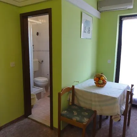 ゲストハウス Neda